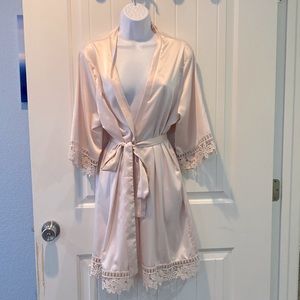Short pink robe